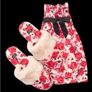 NEW -VICTORIA'S SECRET Signature Satin Rose Slippers - Size M (7-8)